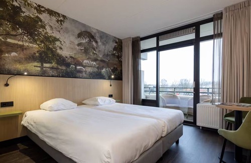 Winterswijk Hotel | Relaxing Getaway with Indoor Pool, Sauna & Lush Garden in Winterswijk