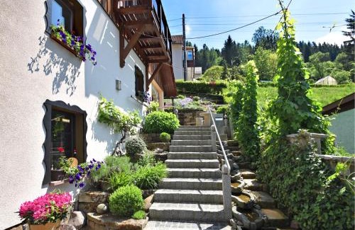 Schleusegrund House | Relaxing Home with Garden