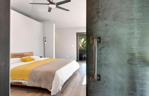 Old Town West House | Relaxing in Paradise with Private Rooftop Deck!