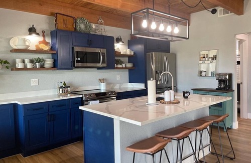 Chico House | Relaxing lake house on Lake Bridgeport with private boat dock