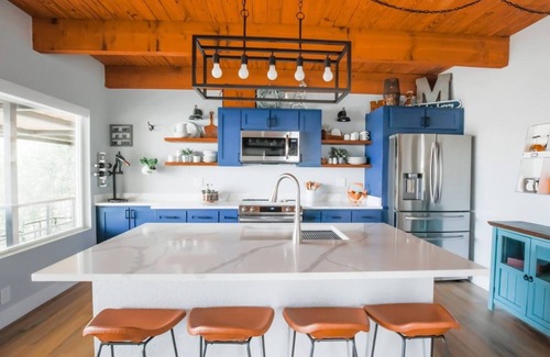 Chico House | Relaxing lake house on Lake Bridgeport with private boat dock