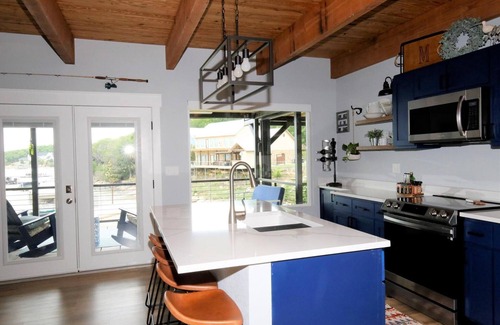 Chico House | Relaxing lake house on Lake Bridgeport with private boat dock