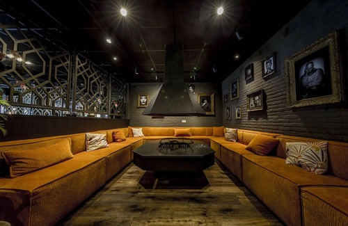 Winterswijk Hotel | Relaxing Nature Retreat with Indoor Pool, Lush Gardens and Free Parking