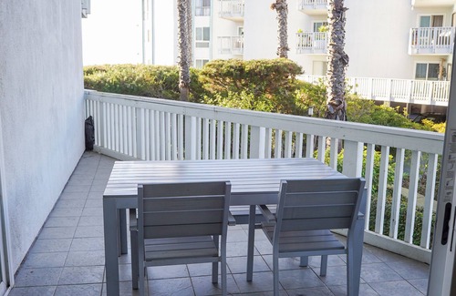 South Redondo Condo | Relaxing Ocean Front Condo