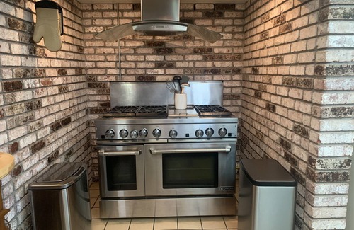 Salyer House | Relaxing Riverside Retreat (hot tub and waterfall!)