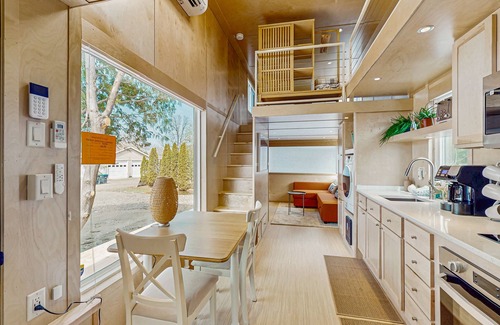 Malletts Bay House | Relaxing spa-like tiny house w/hot tub, sauna, beach access, dog-friendly