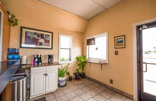 Odessa Hotel | Relaxing Stay with Kitchenette Near UTPB & Airport w/Parking Included