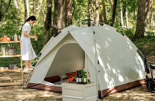 Dunnellon RV Rental | Relaxing tent in private campground 20 minutes from rainbow springs