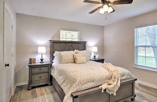 Tomball Cottage | Relaxing Tomball Retreat: Walk to Main Street