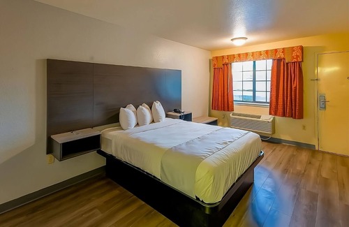 Sweet Home Hotel | Relaxing Unit near H‑E‑B with Outdoor Pool Access and Free On‑Site Parking