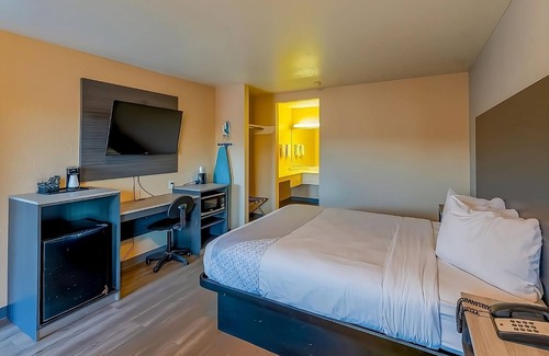 Sweet Home Hotel | Relaxing Unit near H‑E‑B with Outdoor Pool Access and Free On‑Site Parking