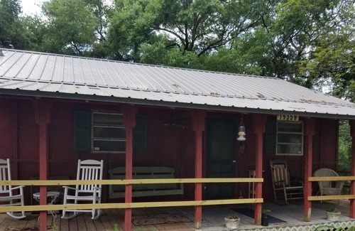 Ocklawaha House | Relish the Complete and Perfect Solitude of your Cabin in the Woods