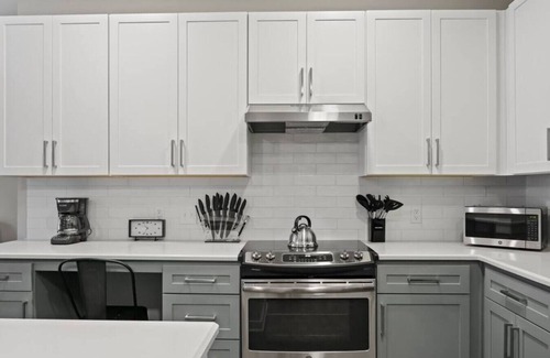 Paw Creek Condo | Reluxme | 1BR Lux Condo in Prime Location!