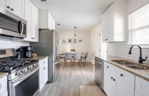 Georgetown House | Remodeled 4BR 2BA Steps from Georgetown Square