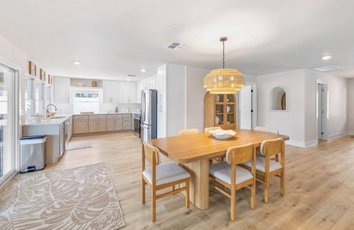 Spring Hill House | Remodeled/Tiki Bar/Waterfront/Heated Pool/games