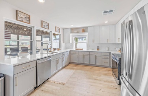 Spring Hill House | Remodeled/Tiki Bar/Waterfront/Heated Pool/games