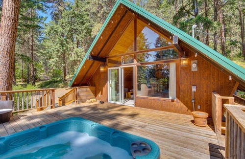 Naches House | Remote Escape Peaceful Cabin Near Naches River