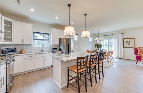 Bermuda House | Remote Work-Friendly Meadowville Landing Getaway