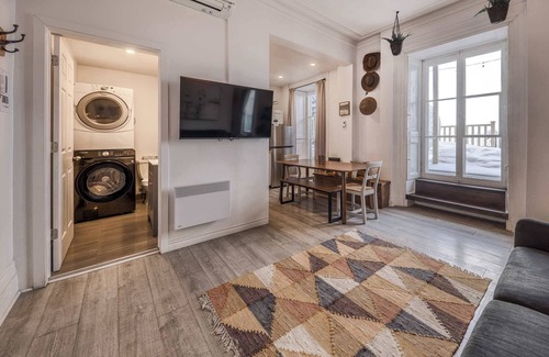Lower Town Apartment | Remparts 2 Bed with Views Private Terrace & Sauna