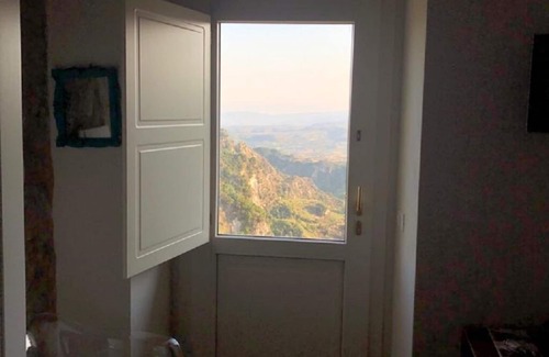 Santa Caterina dello Ionio House | Renovated apartment "Antiche Pietre" parquet design furniture