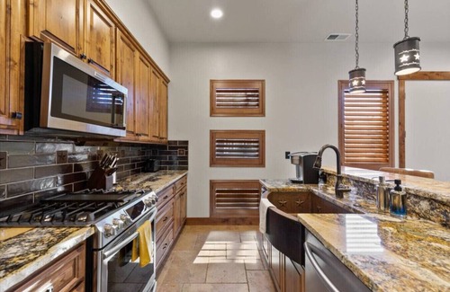 Midtown House | Reno Basecamp | 2 King Suites, Walk to Food & Fun