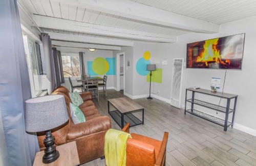 Northeast Reno House | Reno Upper Unit with King Bed & Pull-Out Couch