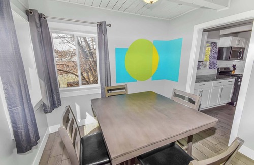 Northeast Reno House | Reno Upper Unit with King Bed & Pull-Out Couch