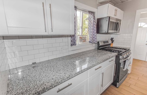 Northeast Reno House | Reno Upper Unit with King Bed & Pull-Out Couch