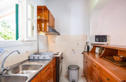 Agios Stefanos Apartment | Renoula: Charming 2-Bedroom Corfu Apartment with Sea Views, Garden, Wifi