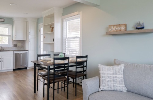 Middletown House | Renovated 2 Bed Private Home Newport-Middletown Sleeps 6