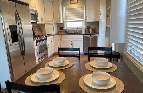 Middletown House | Renovated 2 Bed Private Home Newport-Middletown Sleeps 6