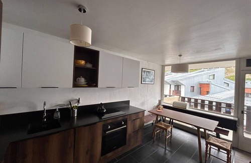 Le Lavachet Apartment | Renovated apt, 2BR + cabin, ski-in/ski-out
