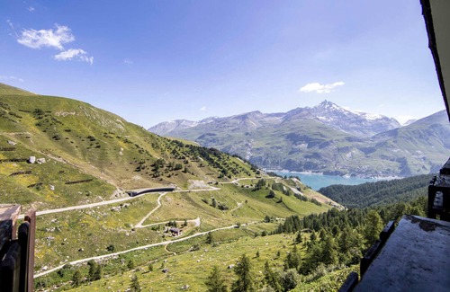 Le Lavachet Apartment | Renovated apt, 2BR + cabin, ski-in/ski-out