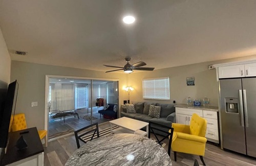 Flor-a-mar House | Renovated Canal home