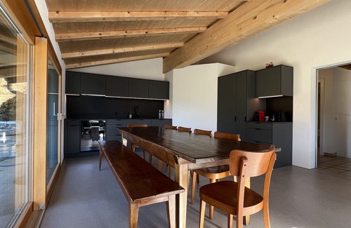 Laax House | Renovated Chalet for 10 people, high standard, 100% privacy, incredible views!