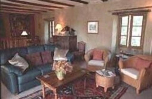 Queyssac-les-Vignes Cottage | Renovated farmhouse with heated pool