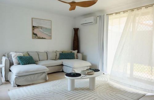 Varsity Lakes House | Renovated Family Retreat Pet Friendly