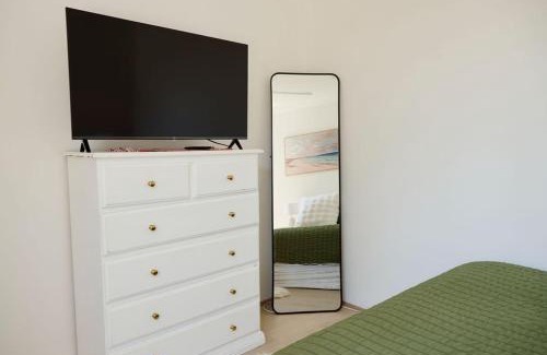 Varsity Lakes House | Renovated Family Retreat Pet Friendly