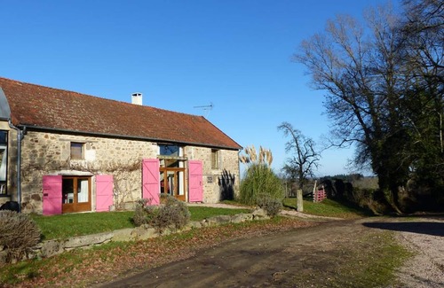 Beaune-d'Allier Cottage | Renovated Farmhouse with Modern Amenities, Sleeps 6, Pet-Friendly, Near Commentry