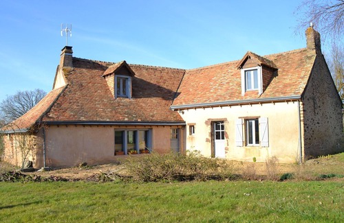 Monce-en-Belin Cottage | Renovated Farmhouse near 24H Le Mans with Large Yard & Volleyball Court