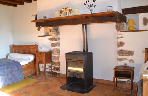 Monce-en-Belin Cottage | Renovated Farmhouse near 24H Le Mans with Large Yard & Volleyball Court