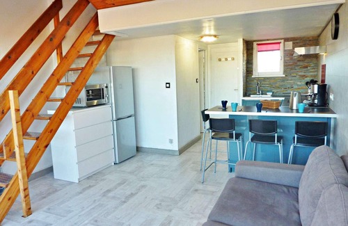 Marseillan Plage Apartment | Renovated flat with air conditioning