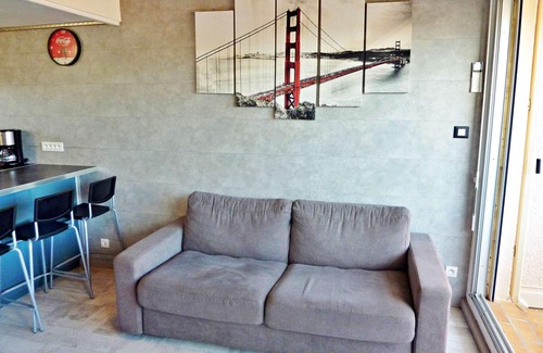 Marseillan Plage Apartment | Renovated flat with air conditioning