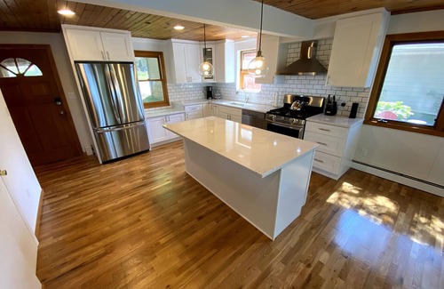 Bohners Lake House | Renovated Lake House Retreat Near Lake Geneva