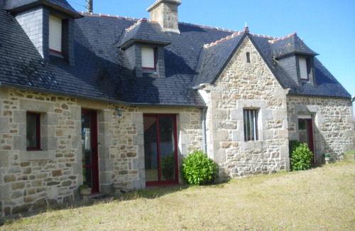 Plouvorn House | Renovated longère with character