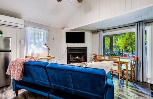 Dwight House | Renovated Muskoka cottage right on lake - Breeze