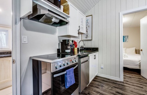 Dwight House | Renovated Muskoka cottage right on lake - Breeze