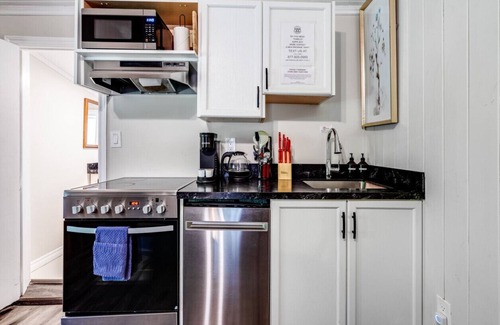 Dwight House | Renovated Muskoka cottage right on lake - Breeze