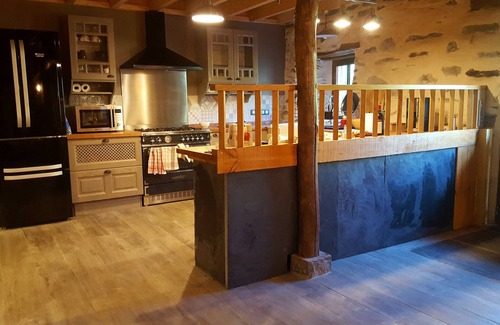 Sers House | Renovated sheepfold 10 minutes from the ski slopes for a total of 17 people