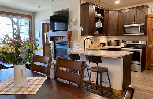 Silvercreek Condo | Renovated, Ski-in/out, 2Bed/2Bath Condo; n25 Steps to Slope, KickingHorse Lodges